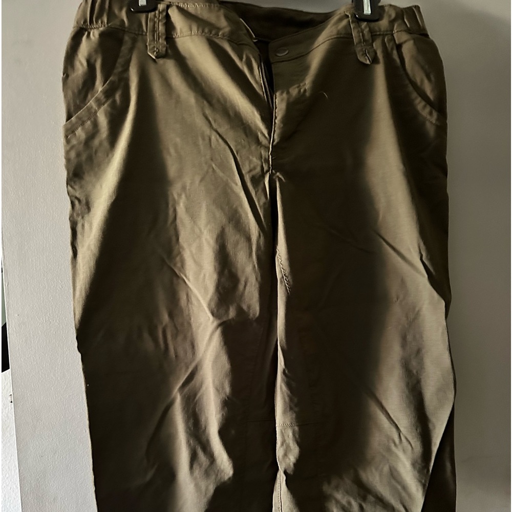 Stretchy nylon/spandex capri